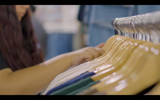 “Cómo Armar Outfits con Ropa de Segunda Mano en GreenMarket Chile: Estilo Vintage y Consciente