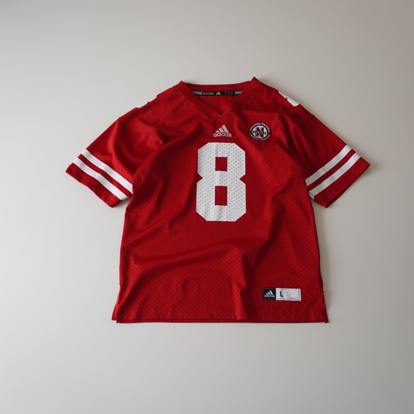 Thrifted – Jersey Adidas Nebraska Huskers Talla L | Largo 67 cm | Ancho 49 cm