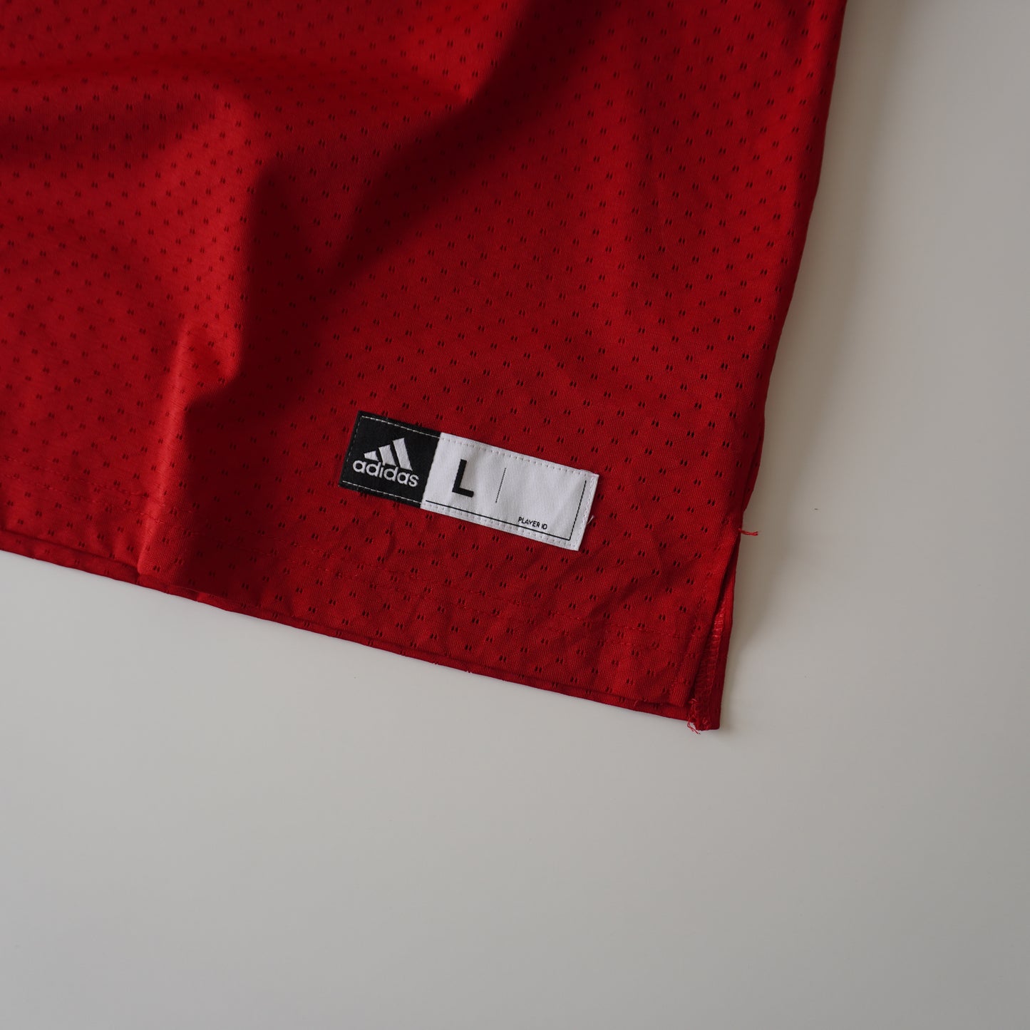 Thrifted – Jersey Adidas Nebraska Huskers Talla L | Largo 67 cm | Ancho 49 cm