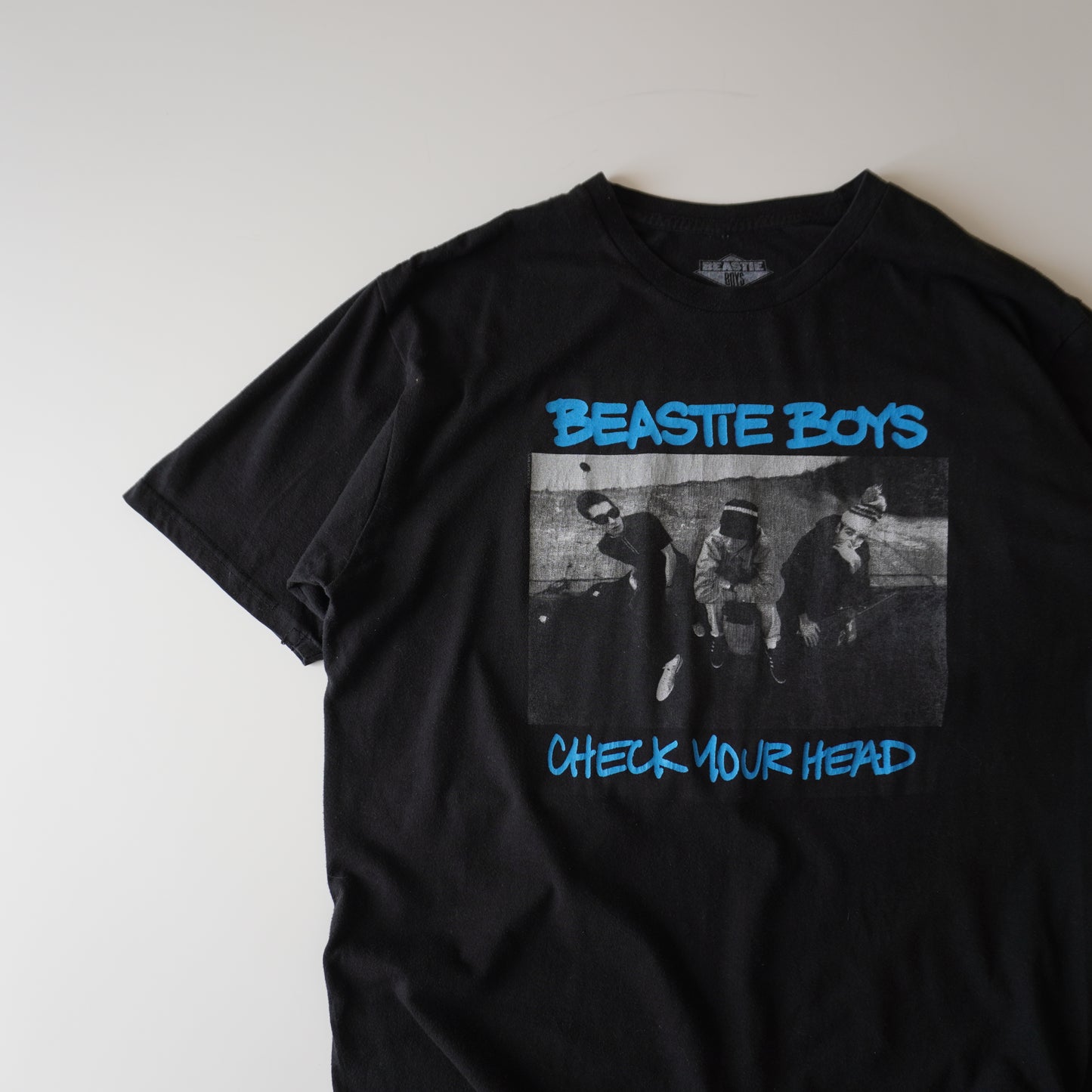 Thrifted – Polera Beastie Boys Negra Talla XL | Largo 71 cm | Ancho 58 cm