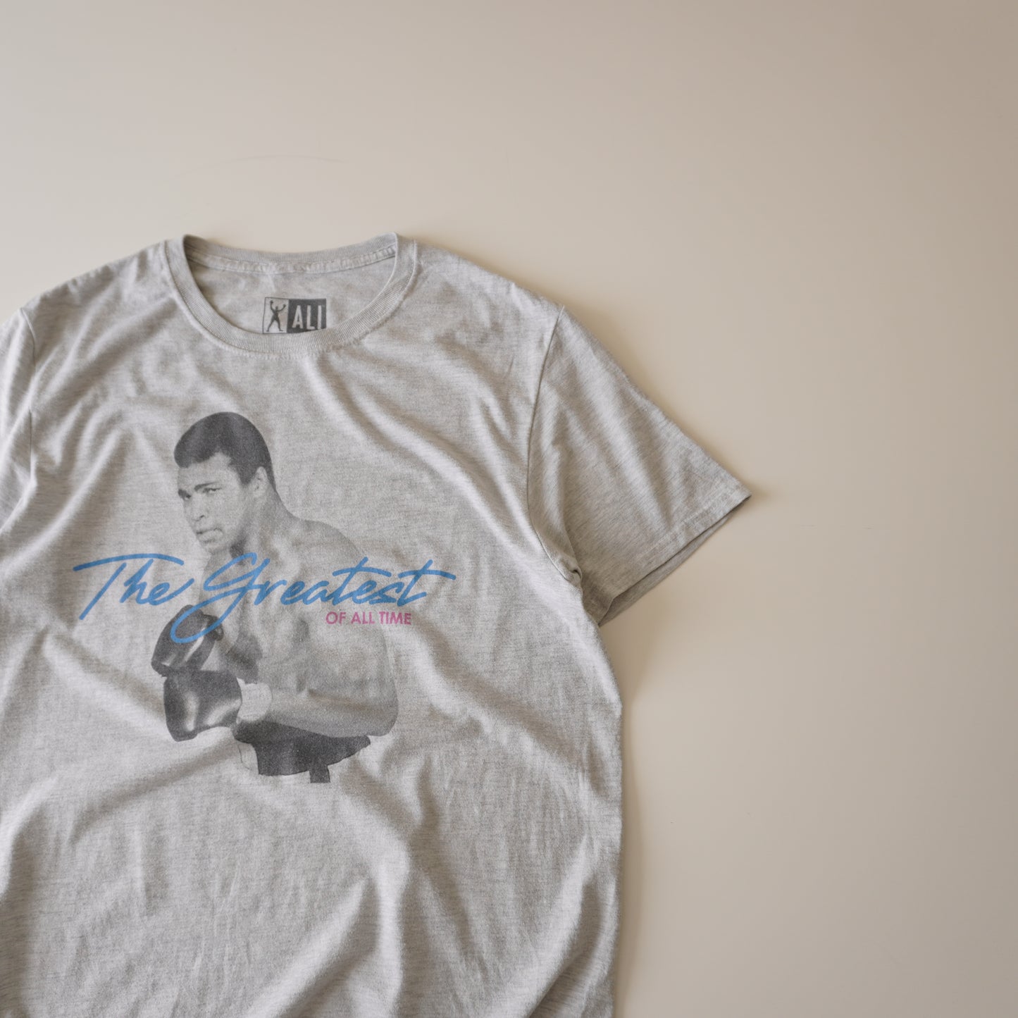 Thrifted – Polera Muhammad Ali Talla L | Largo 72 cm | Ancho 52 cm
