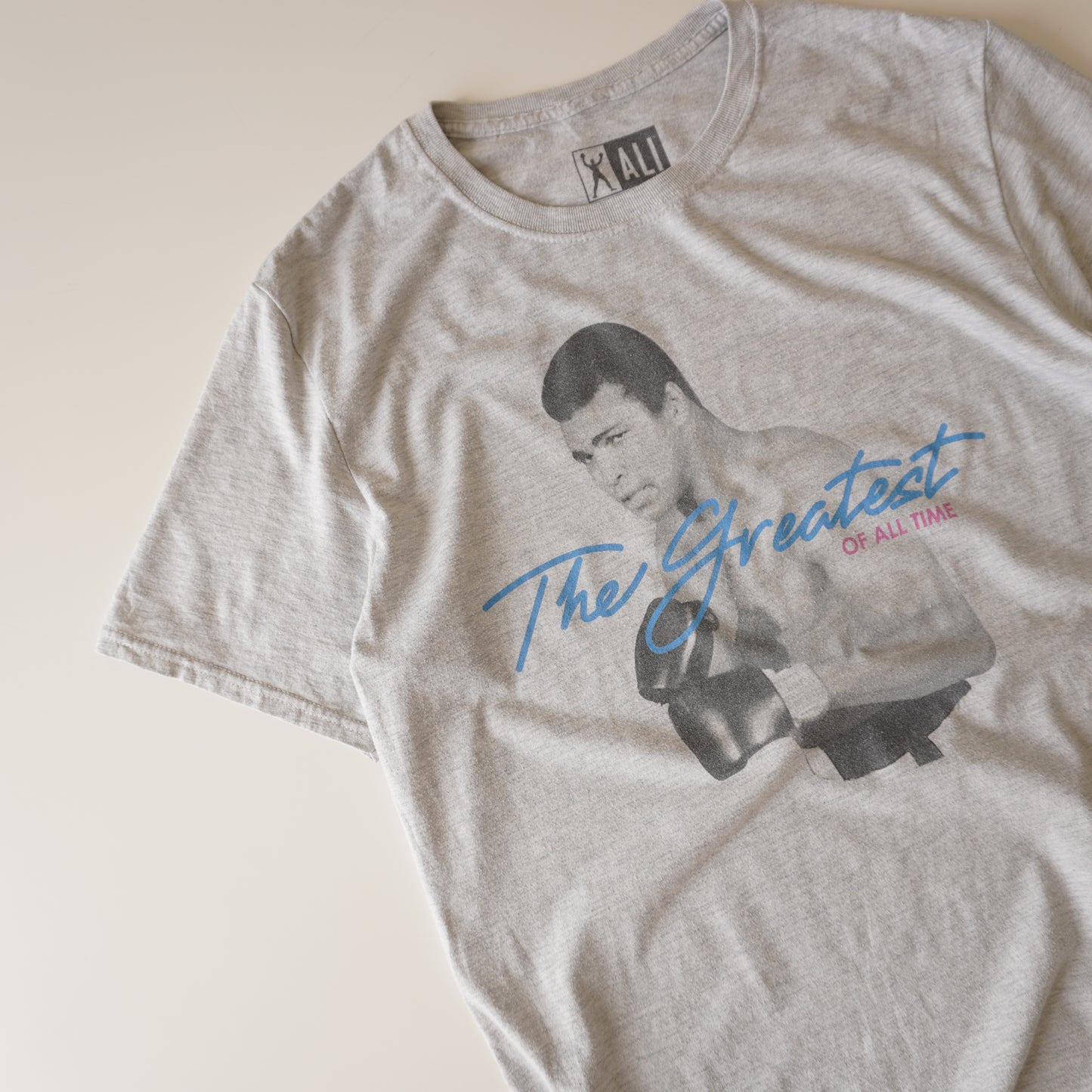 Thrifted – Polera Muhammad Ali Talla L | Largo 72 cm | Ancho 52 cm