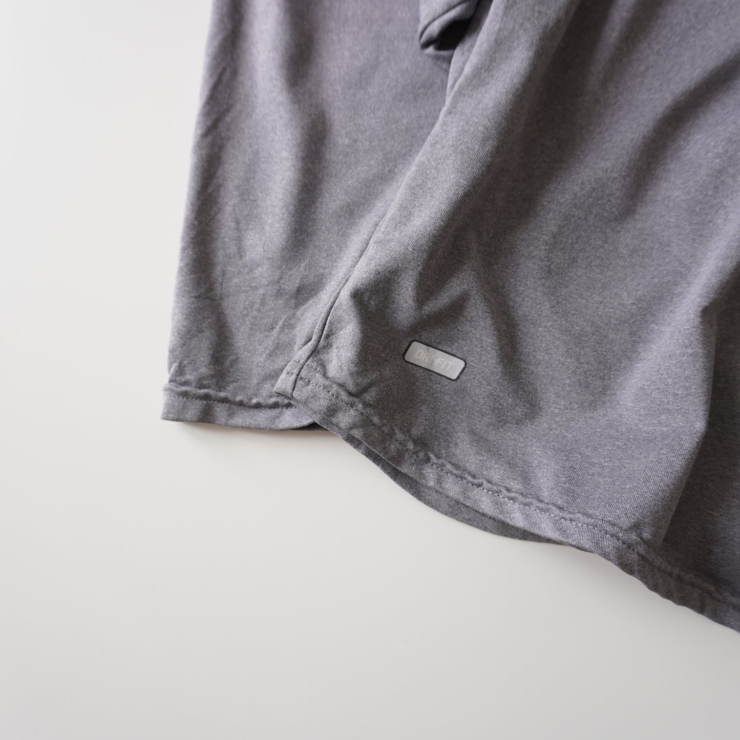 Thrifted – Polera Nike Dri-Fit Manga Larga | Largo 75 cm | Ancho 65 cm