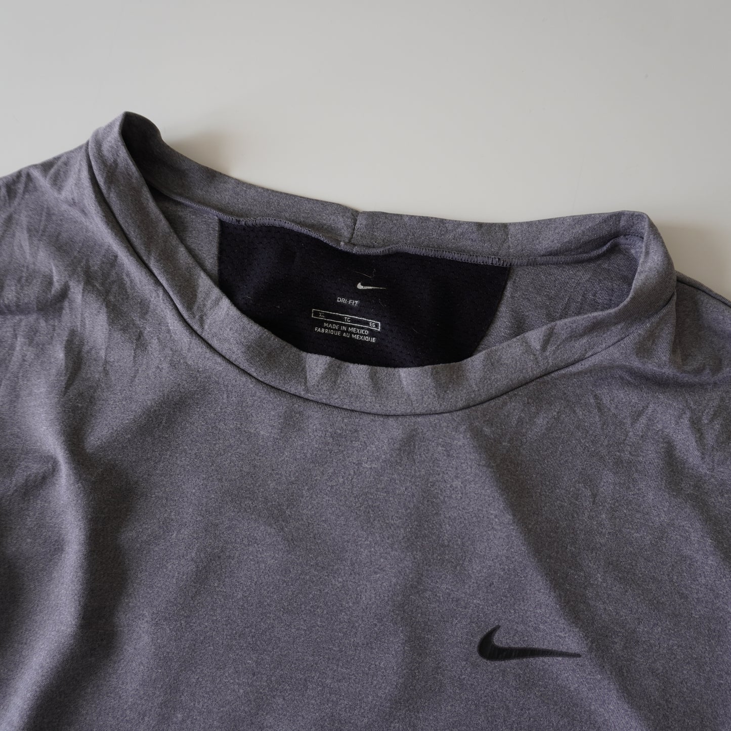 Thrifted – Polera Nike Dri-Fit Manga Larga | Largo 75 cm | Ancho 65 cm