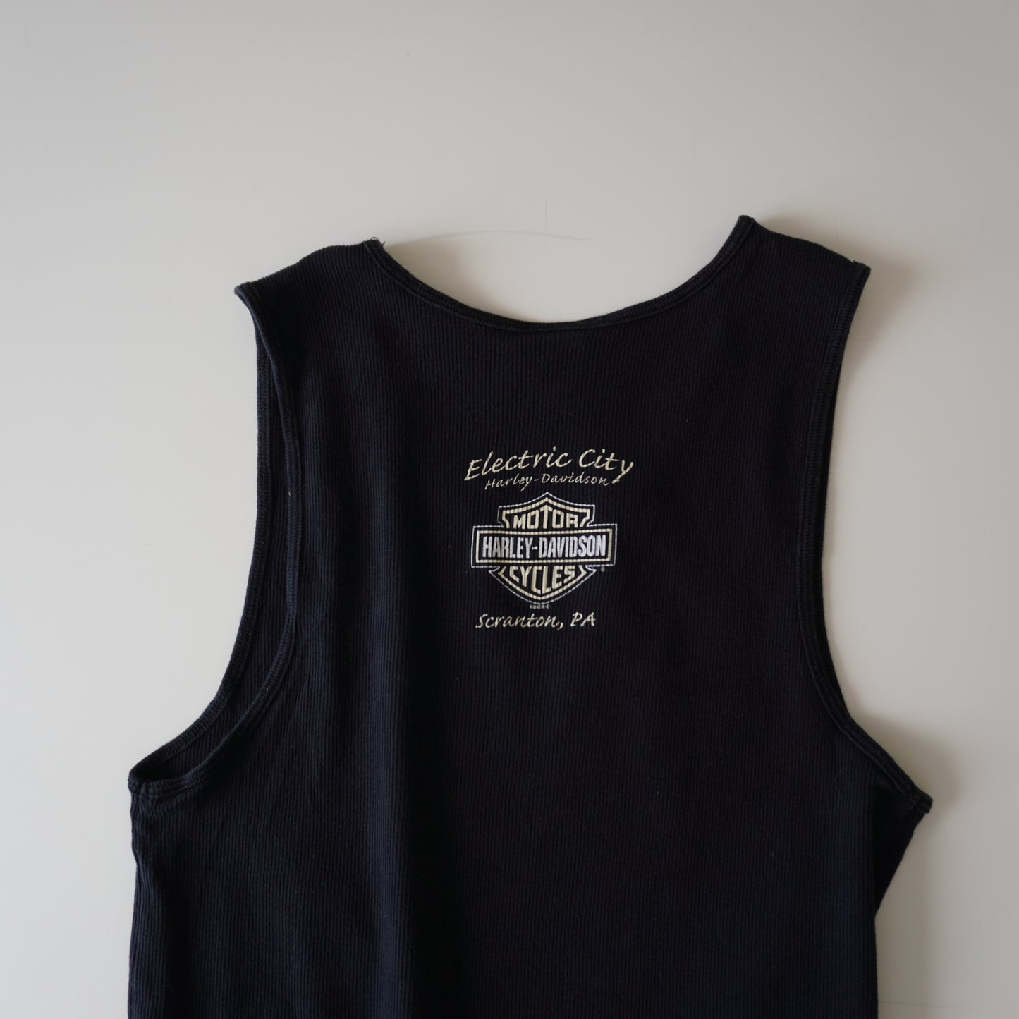 Thrifted – Polera Harley-Davidson Talla 2X | Largo 73 cm | Ancho 49 cm | Tela Elasticada