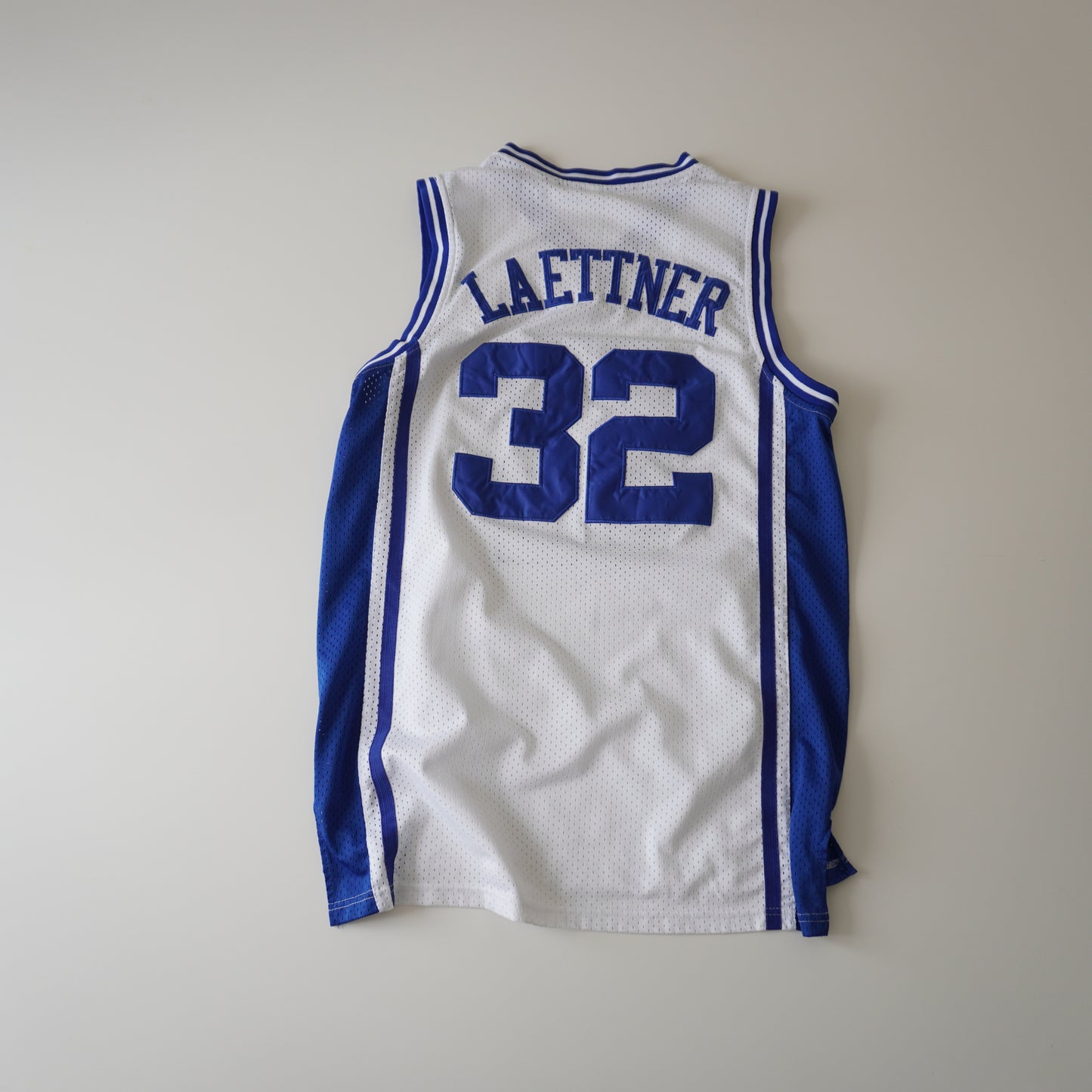 Thrifted – Jersey Vintage Duke Blue Devils Talla L | Largo 77 cm | Ancho 67 cm