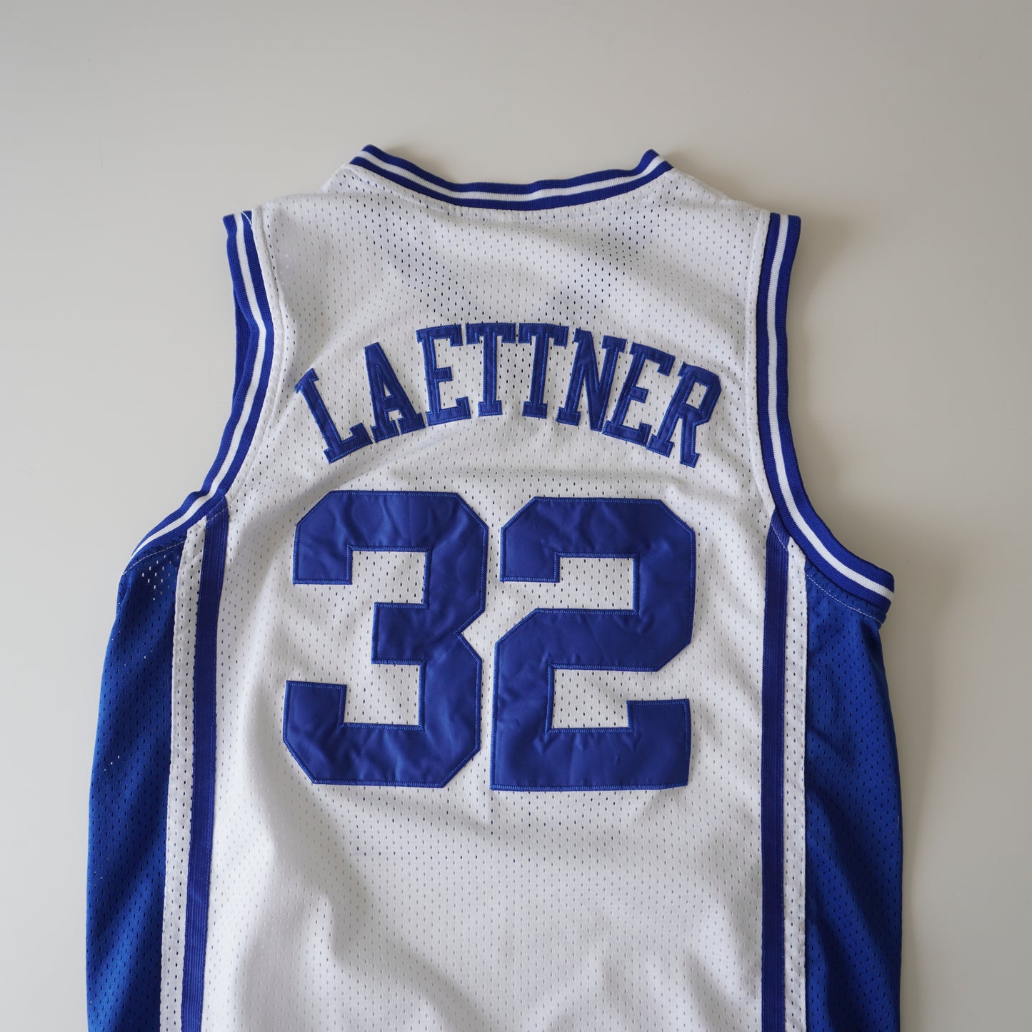 Thrifted – Jersey Vintage Duke Blue Devils Talla L | Largo 77 cm | Ancho 67 cm