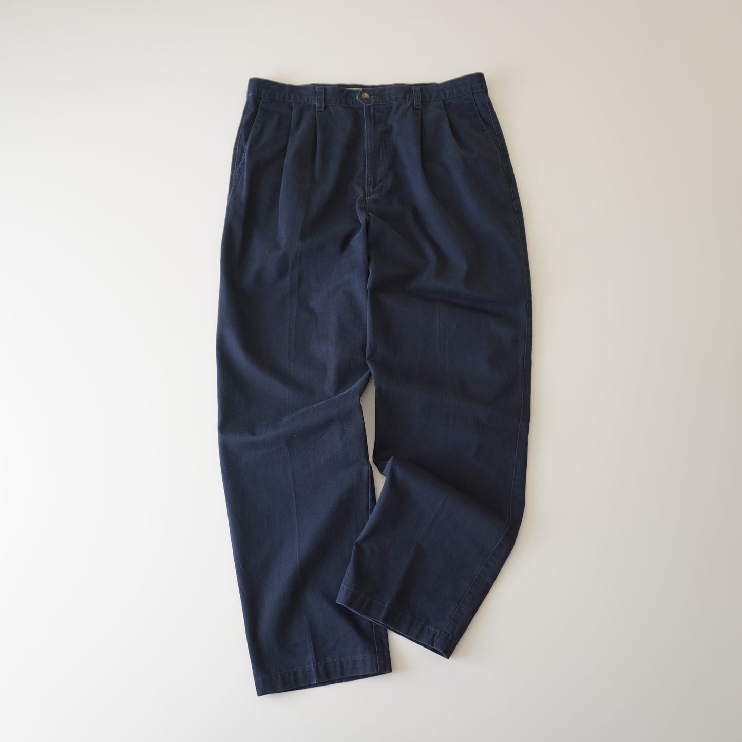 Thrifted – Pantalón Dockers Azul Navy Classic Fit Talla 38x34 USA (CL 48–50) | Cintura 48 cm | Largo 110 cm | Talón 23 cm
