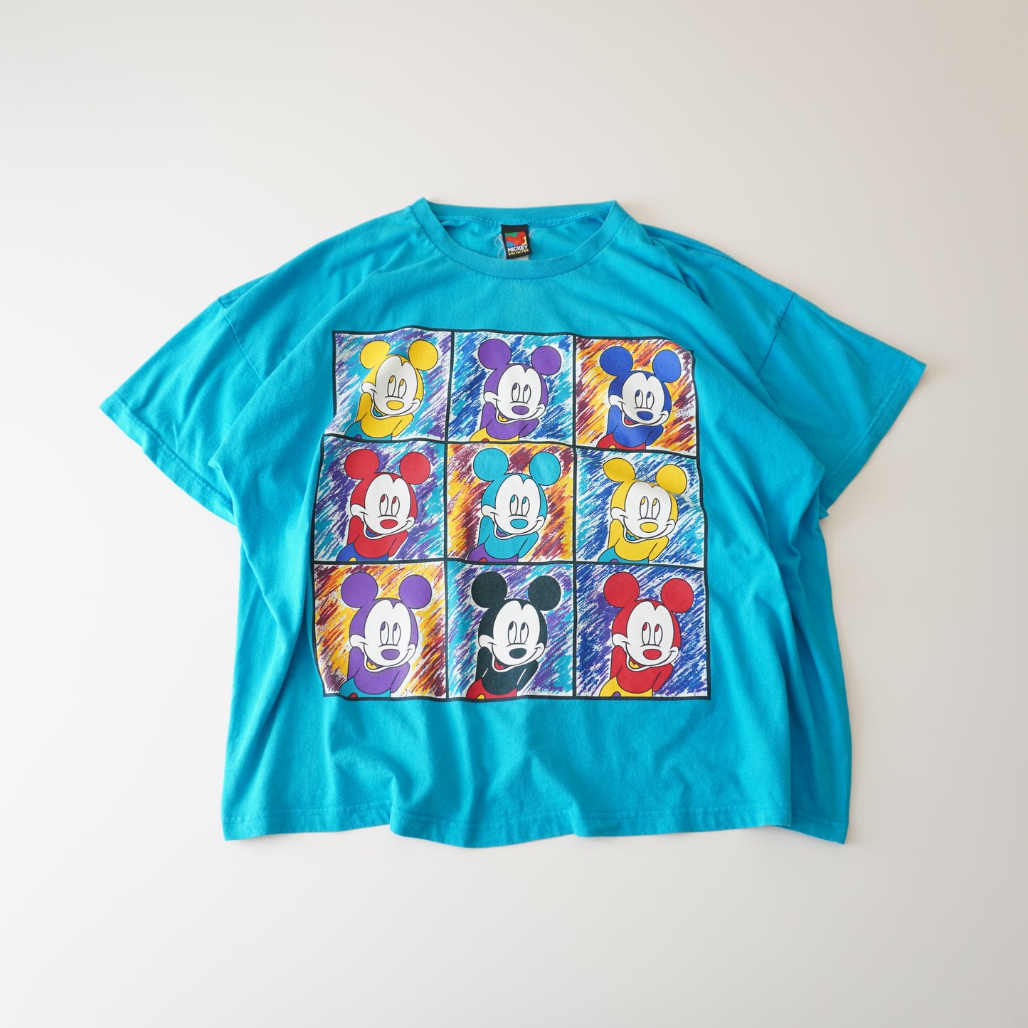 Thrifted – Polera Disney Mickey Unlimited Celeste Vintage Talla 3XL (CL 52–54) | Largo 79 cm | Ancho 77 cm