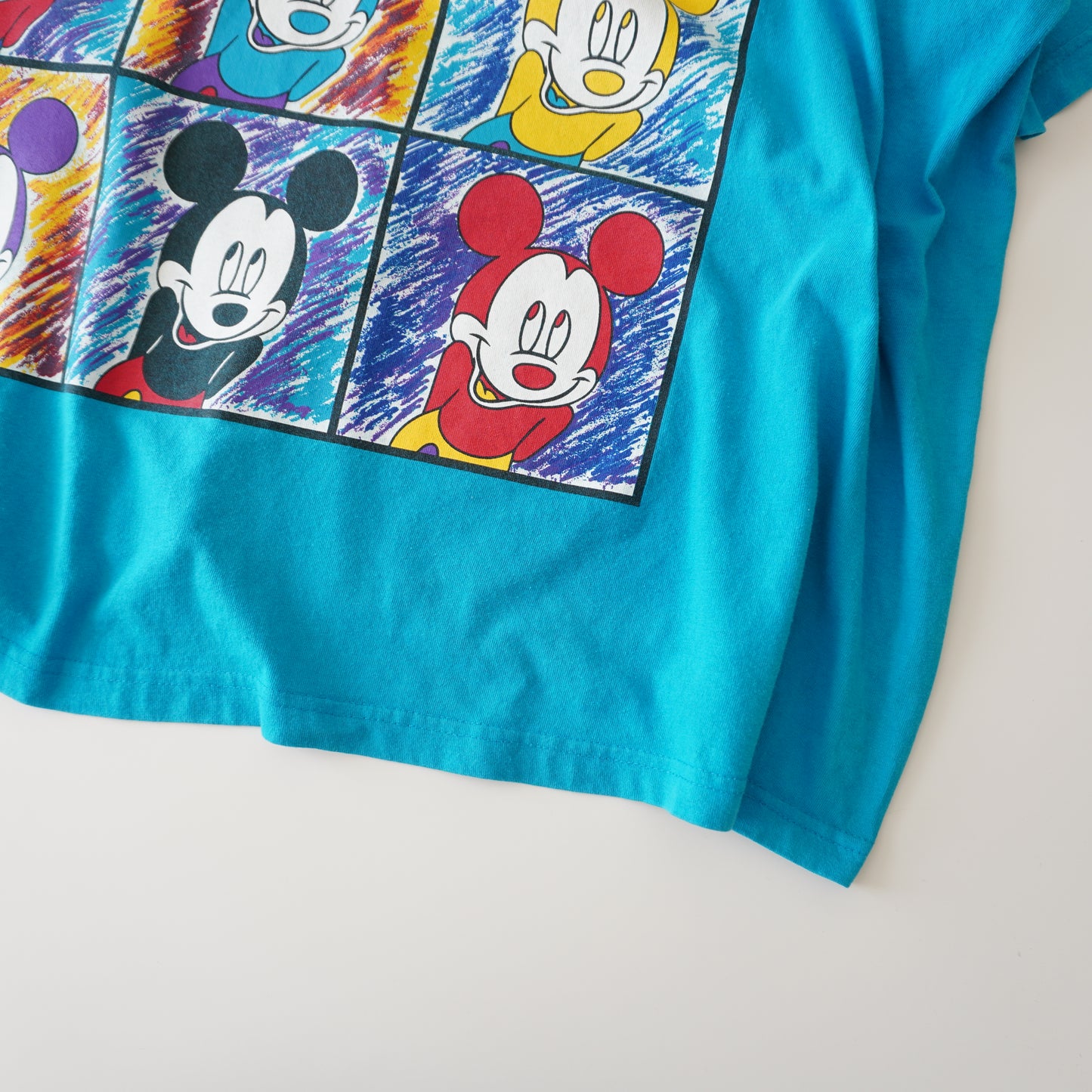 Thrifted – Polera Disney Mickey Unlimited Celeste Vintage Talla 3XL (CL 52–54) | Largo 79 cm | Ancho 77 cm
