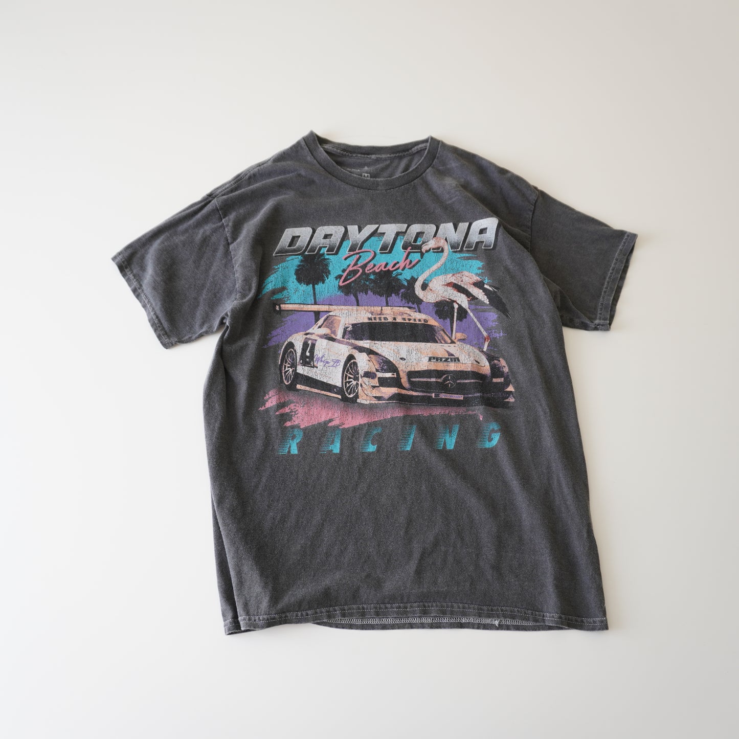 Thrifted – Polera Washed Daytona Racing Gris Vintage Talla M (CL 38–40) | Largo 71 cm | Ancho 54 cm
