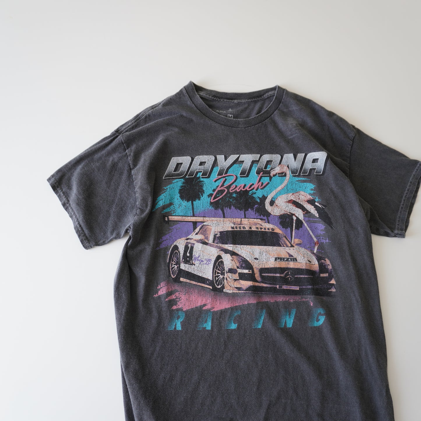 Thrifted – Polera Washed Daytona Racing Gris Vintage Talla M (CL 38–40) | Largo 71 cm | Ancho 54 cm
