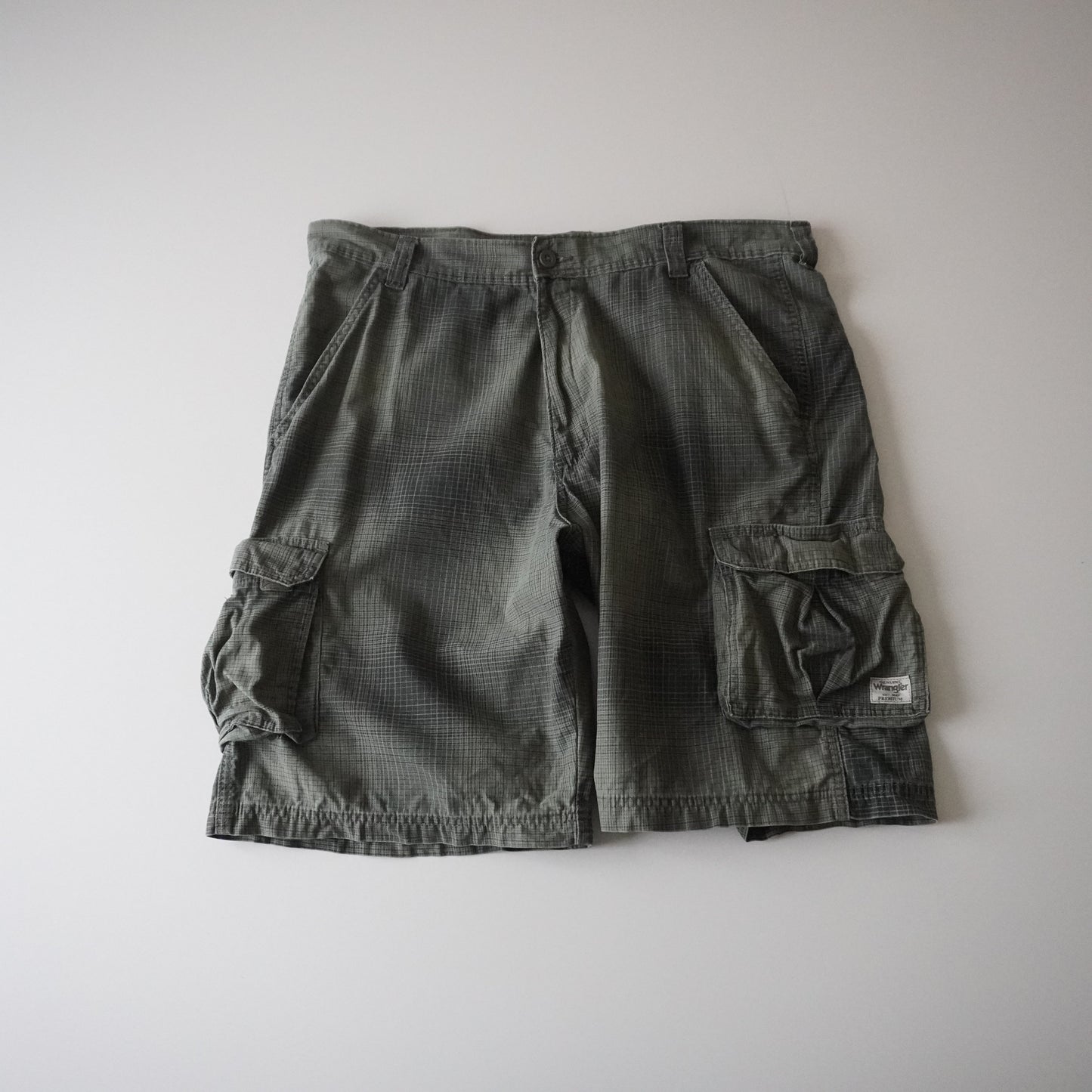 Thrifted - Short Cargo Verde Wrangler Cintura 51 cm | Largo 59 cm