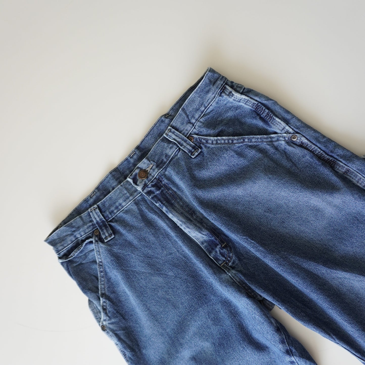 Thrifted – Jeans Carpenter Wrangler Talla 34x30 USA | Cintura 44 cm | Largo 102 cm | Talón 22 cm (Copia)