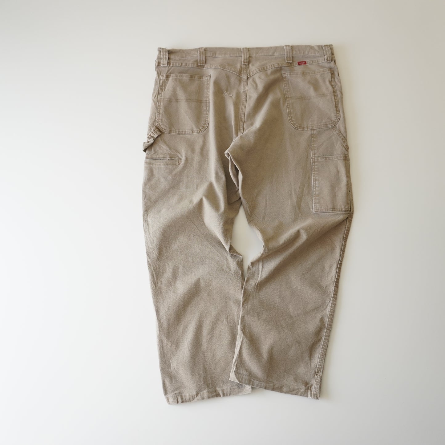 Thrifted – Jean Carpenter Café Wrangler Talla 42x32 USA | Cintura 58 cm | Largo 104 cm | Talón 24 cm