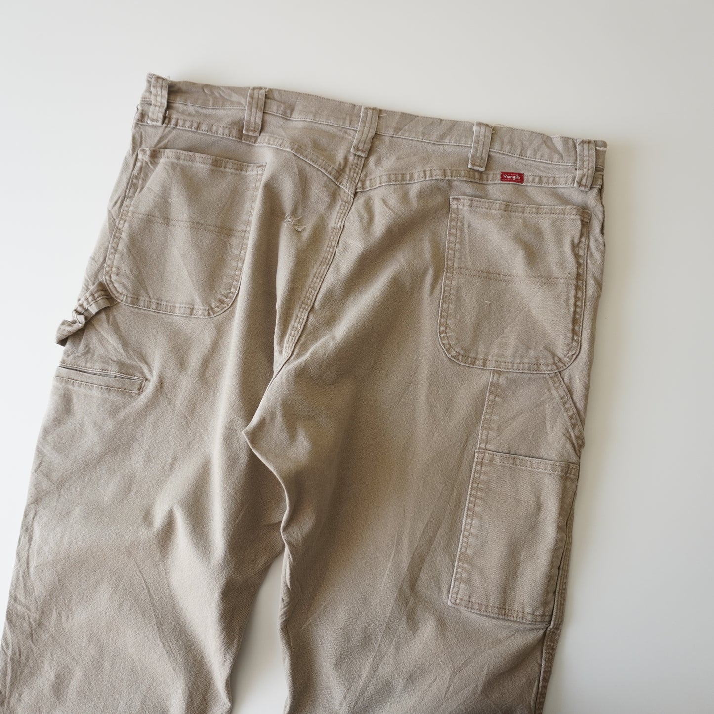 Thrifted – Jean Carpenter Café Wrangler Talla 42x32 USA | Cintura 58 cm | Largo 104 cm | Talón 24 cm