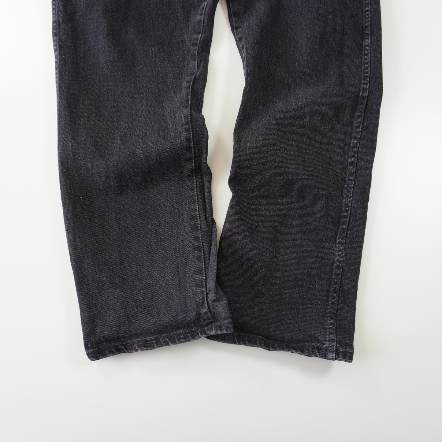 Thrifted – Jean Wrangler Negro Talla 42x29 (CL 54/56) | Cintura 107 cm | Largo 56 cm | Talón 21 cm