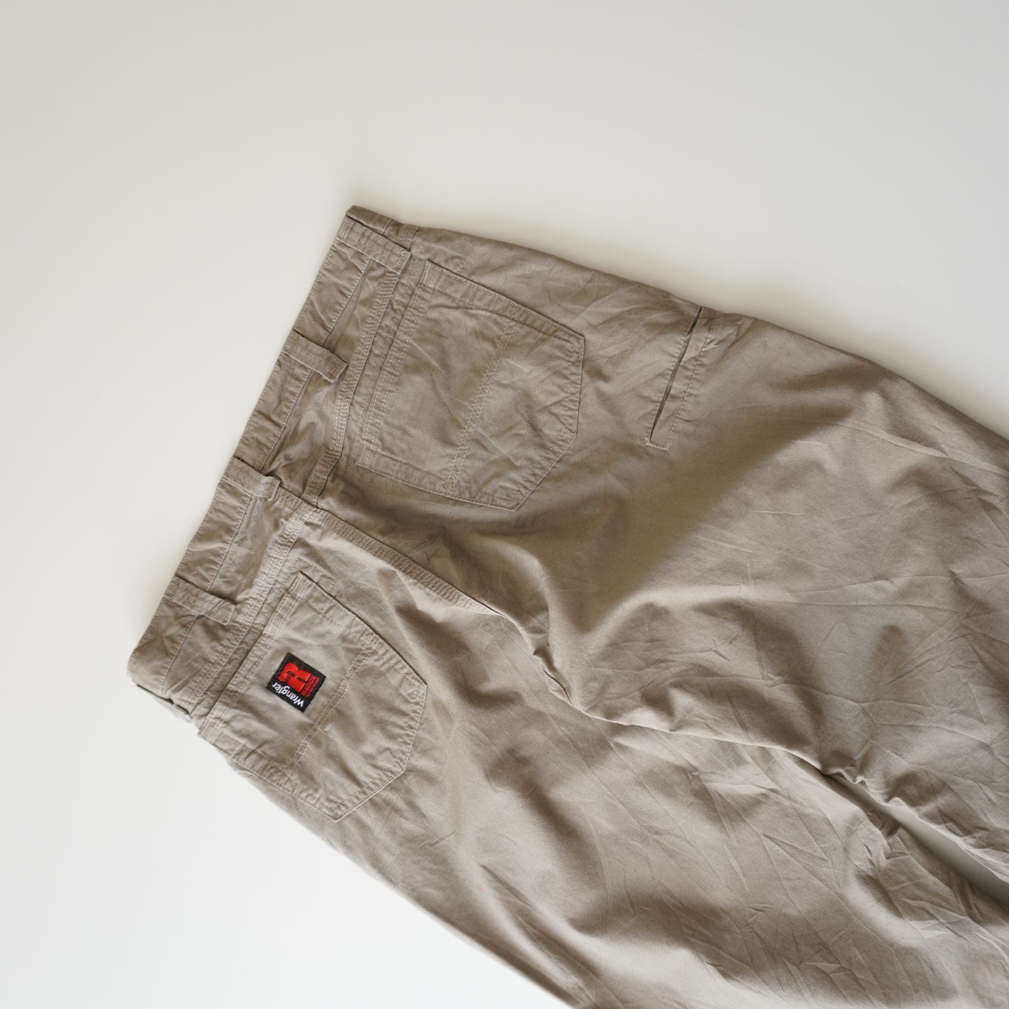Thrifted – Jean Wrangler Riggs Workwear Cafe claro Talla 35x32 USA | Cintura 45 cm | Largo 108 cm | Talón 22 cm