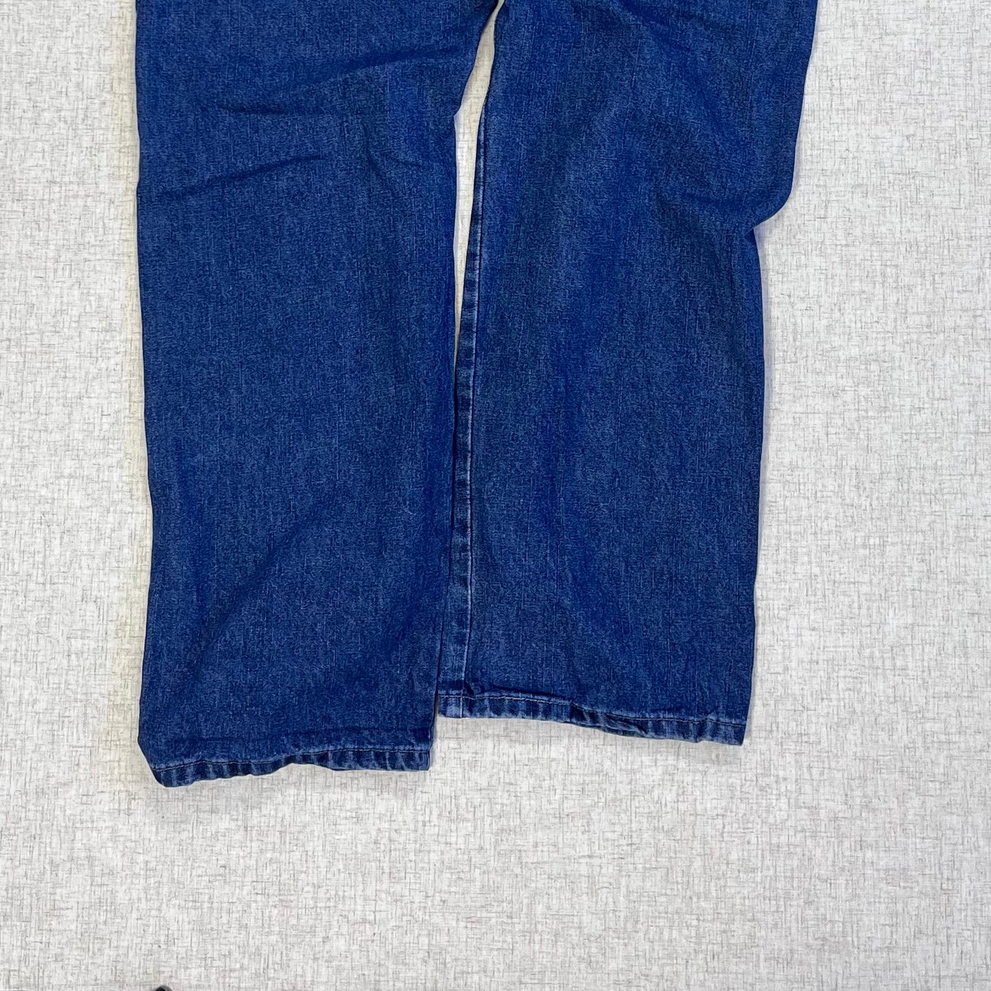 Thrifted – Jean Carpenter Denim Wrangler Talla 36x34 USA (CL 50–52) | Cintura 46 cm | Largo 114 cm | Talón 23 cm