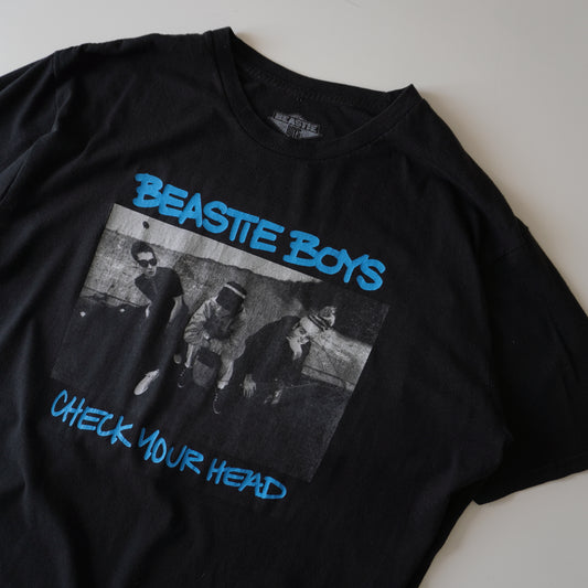 Thrifted – Polera Beastie Boys Negra Talla XL | Largo 71 cm | Ancho 58 cm