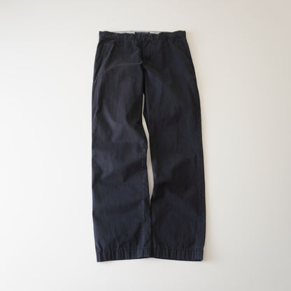 Thrifted – Pantalón Tommy Hilfiger Classic Fit Azul Navy Talla 31x32 USA (CL 40–42) | Cintura 42 cm | Largo 102 cm | Talón 20 cm
