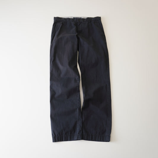 Thrifted – Pantalón Tommy Hilfiger Classic Fit Azul Navy Talla 31x32 USA (CL 40–42) | Cintura 42 cm | Largo 102 cm | Talón 20 cm