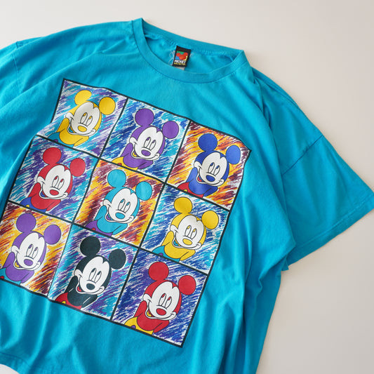 Thrifted – Polera Disney Mickey Unlimited Celeste Vintage Talla 3XL (CL 52–54) | Largo 79 cm | Ancho 77 cm