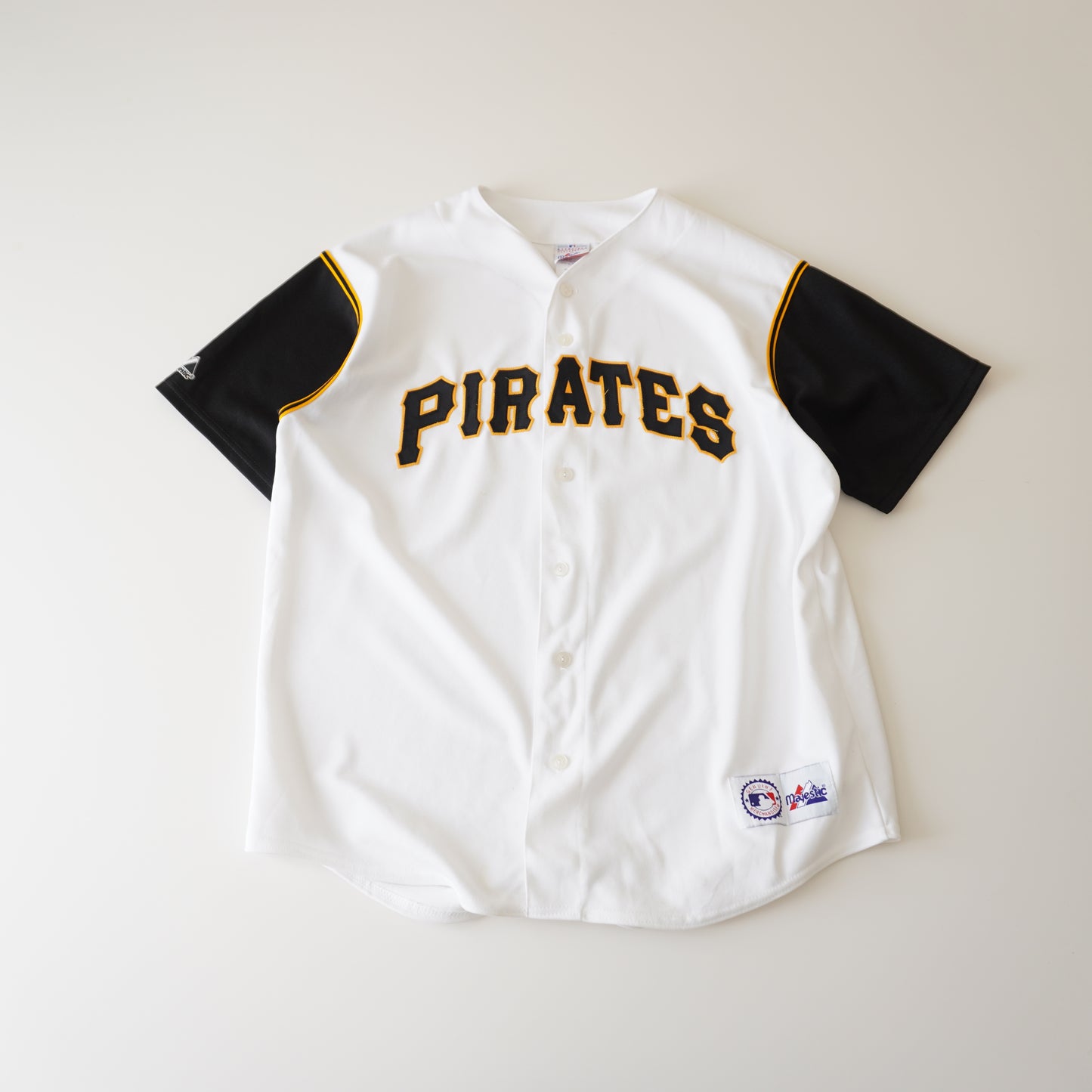 Thrifted – Jersey Majestic Pittsburgh Pirates Negro Talla L (CL 42–44) | Largo 78 cm | Ancho 64 cm