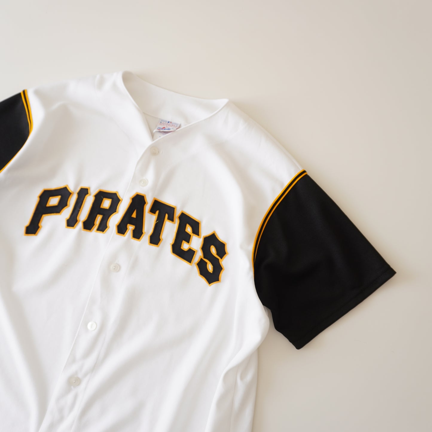 Thrifted – Jersey Majestic Pittsburgh Pirates Negro Talla L (CL 42–44) | Largo 78 cm | Ancho 64 cm