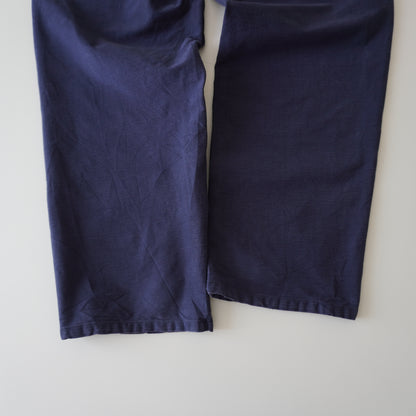 Thrifted – Pantalón Dockers Azul Navy Straight / Coupe Droite Talla 38 USA (CL 48–50) | Cintura 51 cm | Largo 105 cm | Talón 22 cm