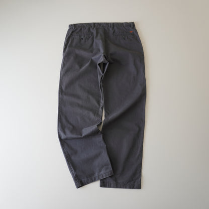 Thrifted – Pantalón Dockers Gris Grafito D3 Classic Talla 36x34 USA (CL 46–48) | Cintura 48 cm | Largo 112 cm | Talón 23 cm