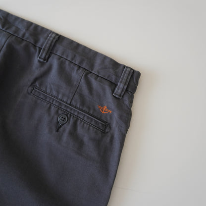 Thrifted – Pantalón Dockers Gris Grafito D3 Classic Talla 36x34 USA (CL 46–48) | Cintura 48 cm | Largo 112 cm | Talón 23 cm