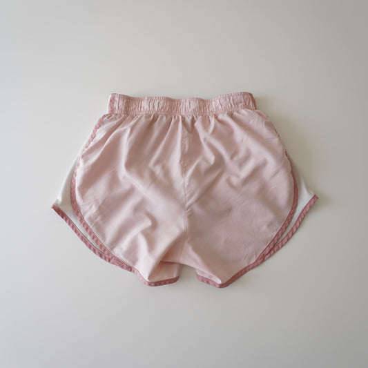 Thrifted – Short Running Mujer Rosado Talla XS (CL 32–34) | Cintura 30–34 cm | Caderas 43 cm | Largo 31 cm