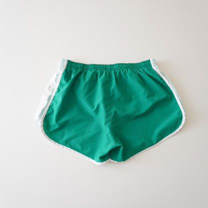 Thrifted – Short Nike Verde Running Mujer Talla S (CL 34–36) | Cintura 37–44 cm | Caderas 49 cm | Largo 28 cm
