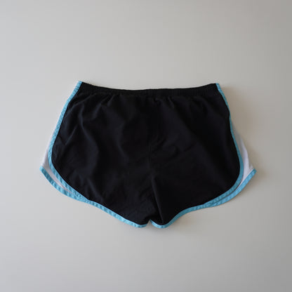 Thrifted – Short Nike Negro Running Mujer Talla M (CL 38–40) | Cintura 40–44 cm | Caderas 52 cm | Largo 30 cm