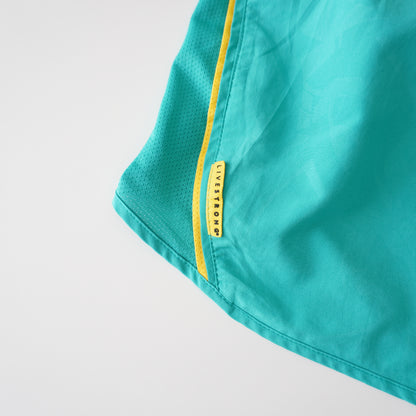 Thrifted – Short Nike Verde LIVESTRONG Running Mujer Talla M (CL 38–40) | Cintura 43–49 cm | Caderas 48 cm | Largo 30 cm