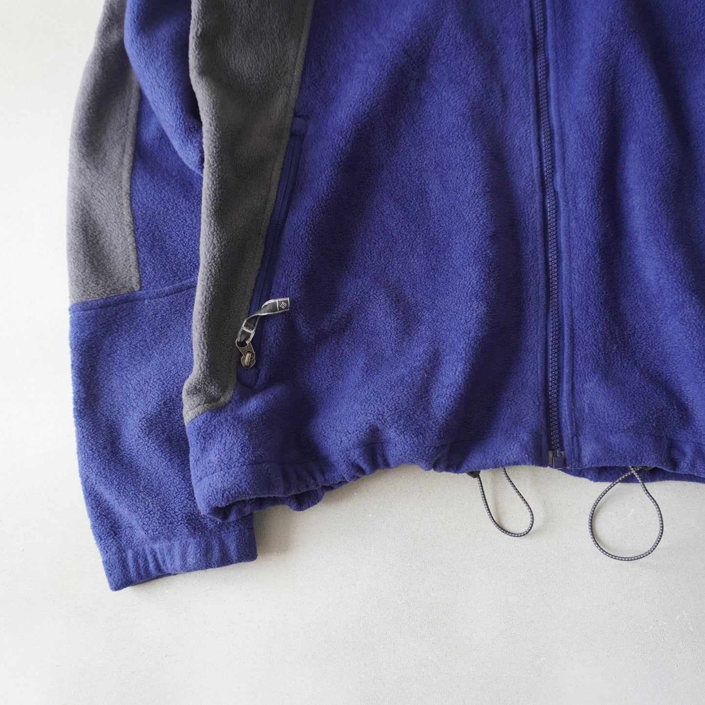 Thrifted - Polar COLUMBIA Azul-Gris / Talla XL , 62 ancho, 67 largo.