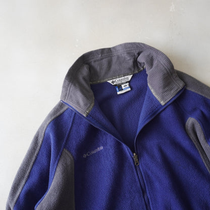 Thrifted - Polar COLUMBIA Azul-Gris / Talla XL , 62 ancho, 67 largo.