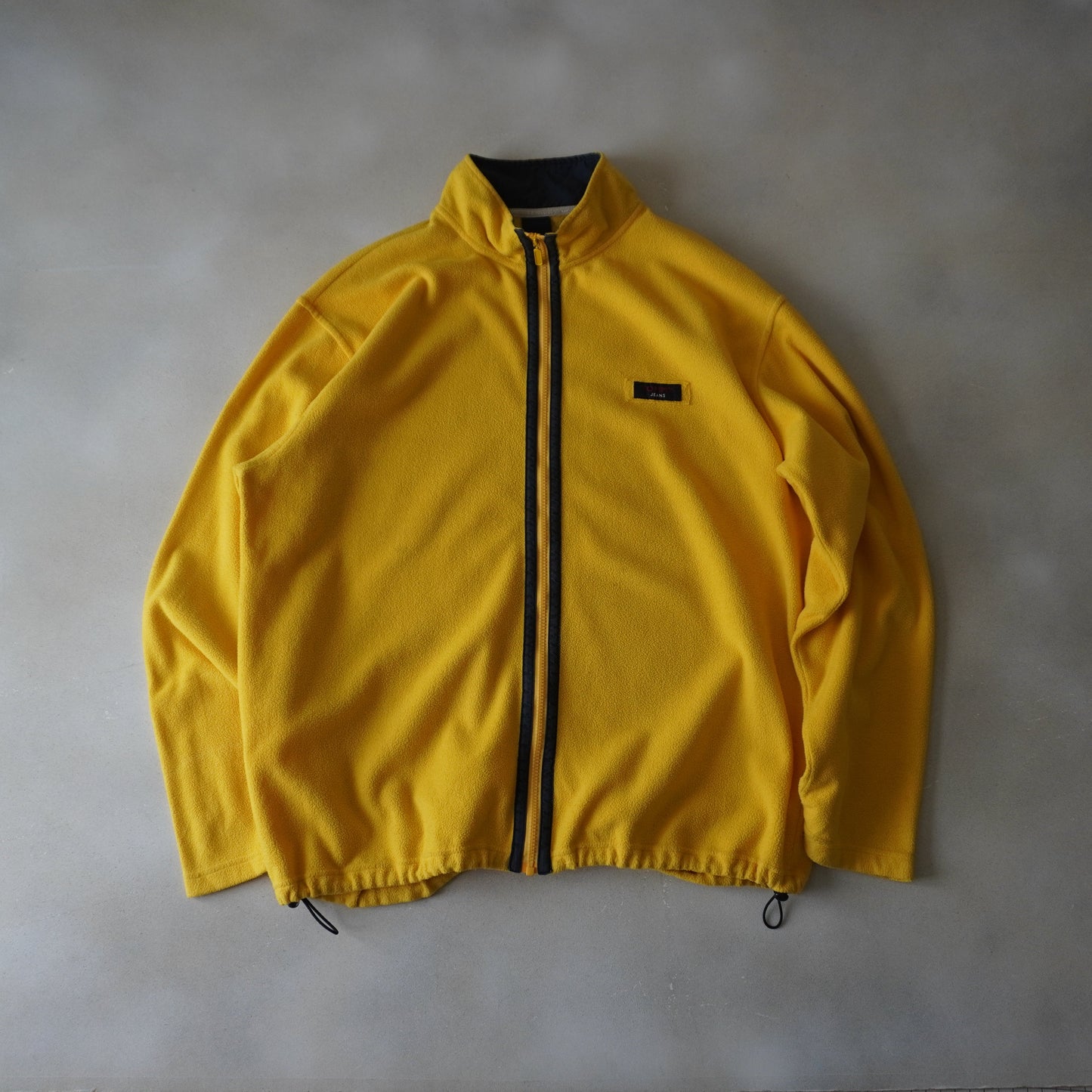 Thrifted - Polar TOMMY Jeans Amarillo / Talla XL, 68 ancho , 75 largo.