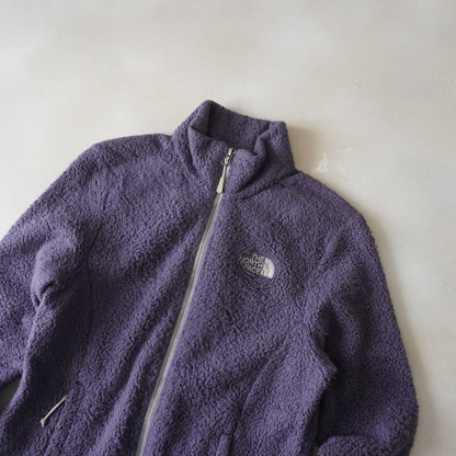 Thrifted - Polar THE NORTH FACE Furry Morado / Talla S Mujer, 46 ancho, 61 largo. 