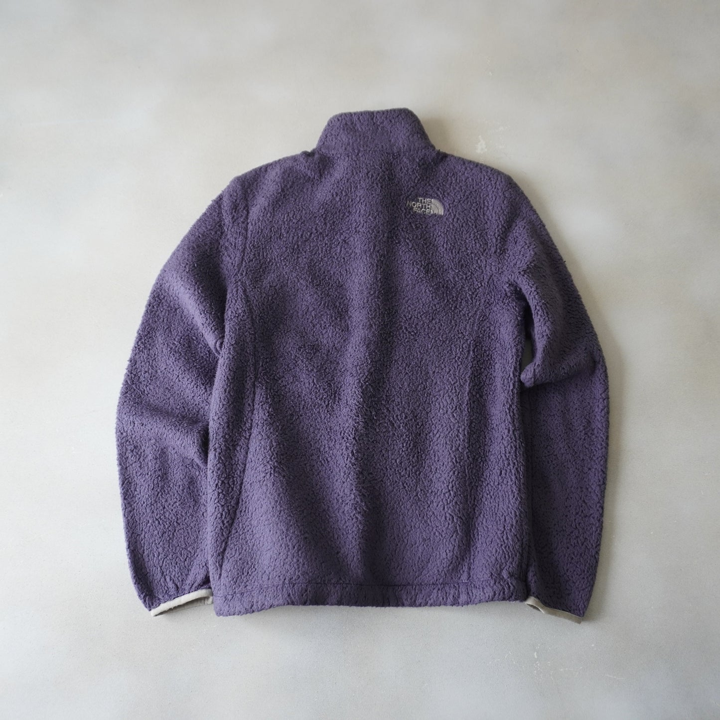 Thrifted - Polar THE NORTH FACE Furry Morado / Talla S Mujer, 46 ancho, 61 largo. 
