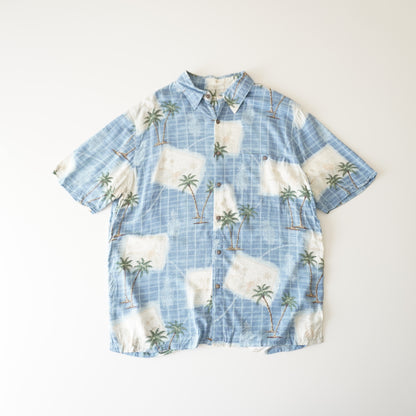 Thrifted - Camisa BATIC BAY Celeste con blanco / Talla L, 74 LARGO X 59 ANCHO