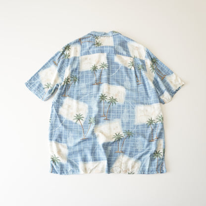 Thrifted - Camisa BATIC BAY Celeste con blanco / Talla L, 74 LARGO X 59 ANCHO