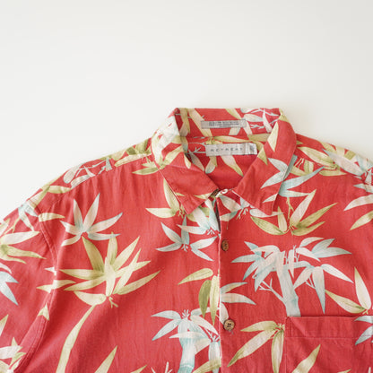 Thrifted -Camisa Roja RETREAT / Talla  XL  80 LARGO X 66 ANCHO.