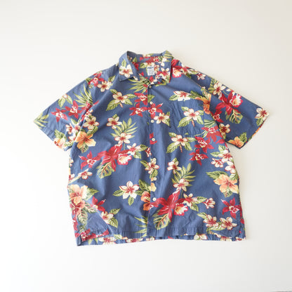 Thrifted - Camisa Old Navy Azul con flores rojas / Talla XL 78 LARGOx68 ANCHO
