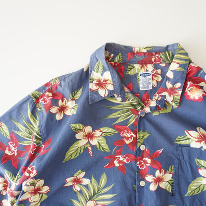 Thrifted - Camisa Old Navy Azul con flores rojas / Talla XL 78 LARGOx68 ANCHO