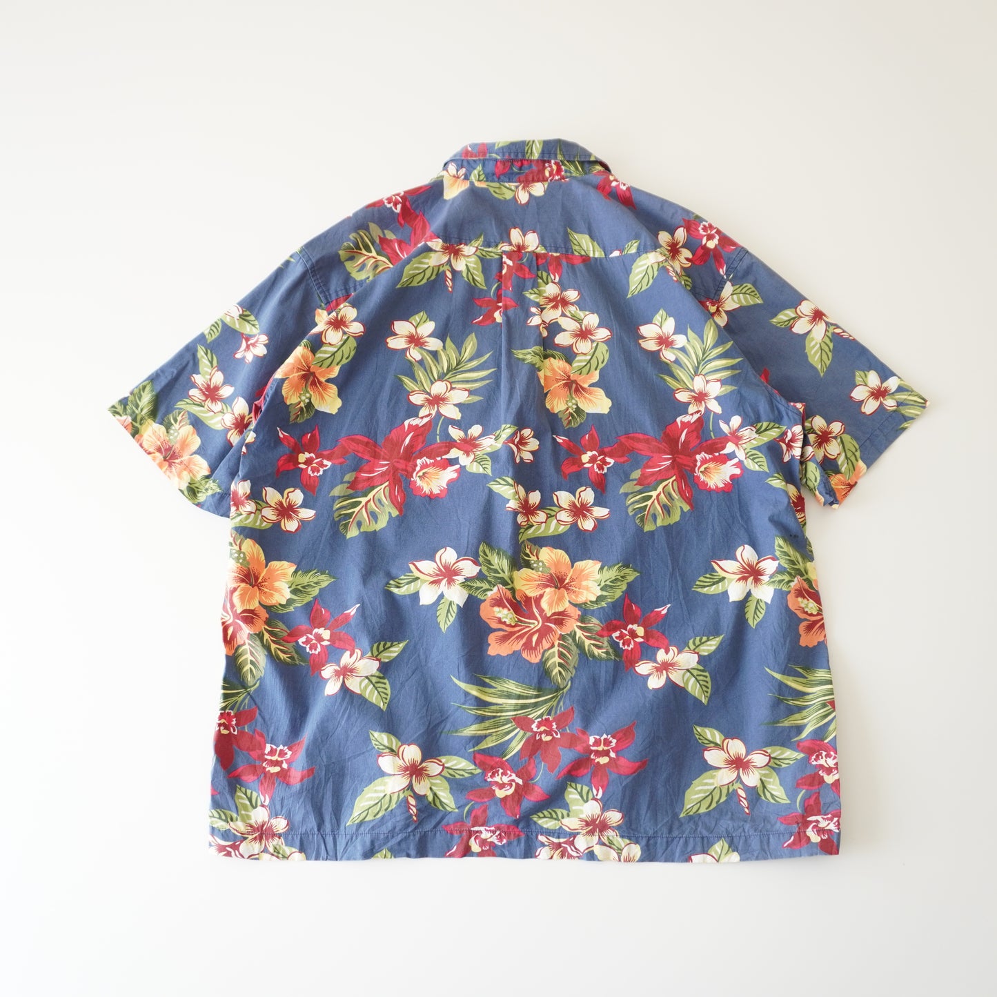 Thrifted - Camisa Old Navy Azul con flores rojas / Talla XL 78 LARGOx68 ANCHO