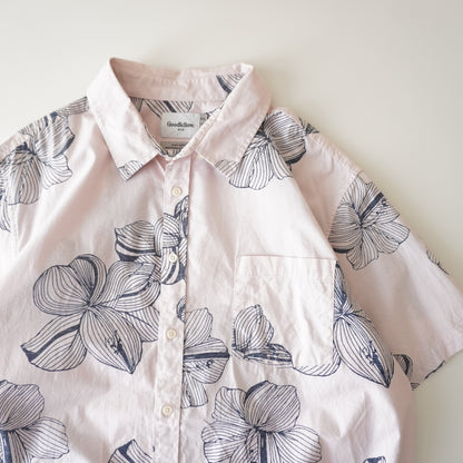 Thrifted -Camisa Rosada con flores Azules / Talla XXL 73 LARGOX67 ANCHO