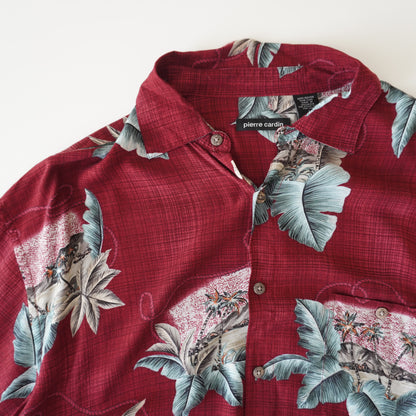 Thrifted - camisa burdeo pierre cardin flores verdes talla L 77 LARGO X  64 ANCHO.