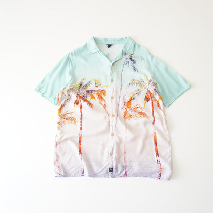 Thrifted -Camisa Verde Agua y palmeras / Talla XL Juvenil (16) 65 LARGO X 49 nhco